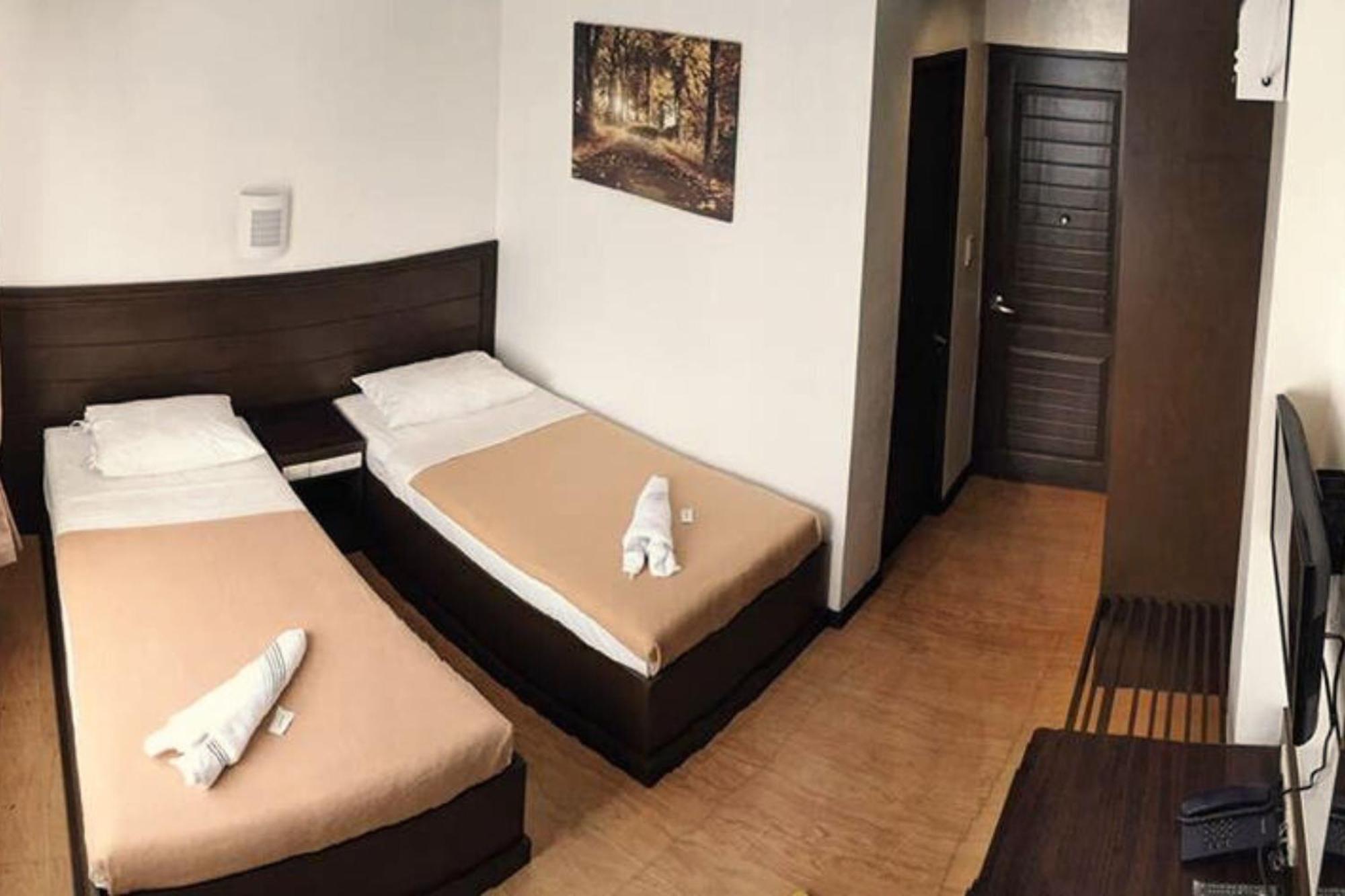 Pearli View Hotel Iloilo Powered By Cocotel Cameră foto